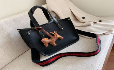 承包后道服装合同6篇