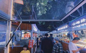 逛夜市活动方案8篇