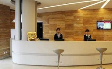 2024年上半年前台工作总结模板8篇